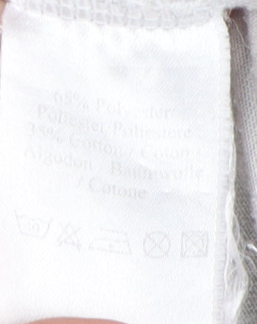 Umbro Boys Grey V-Neck T-Shirt Size 12 - Casual Basic Style