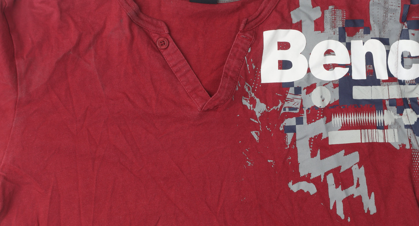 Bench Men's Red Graphic t-shirt size S
