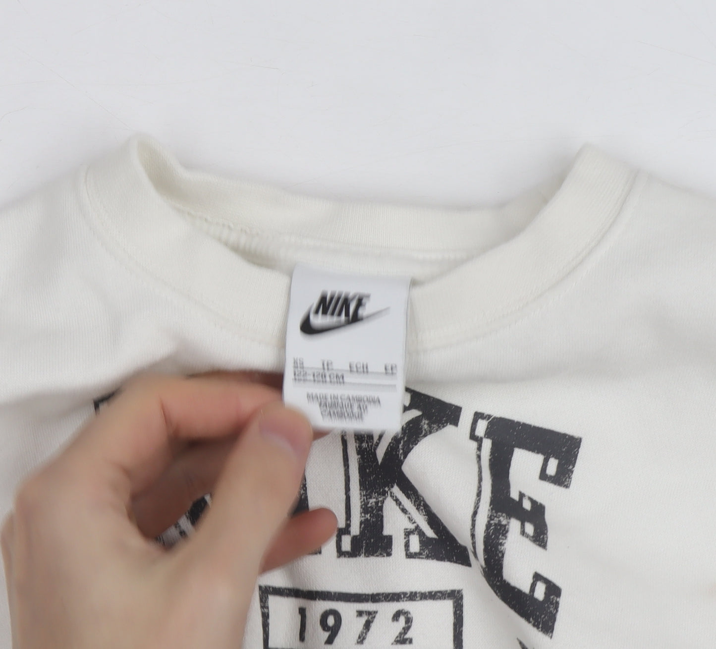 Nike Women’s White Crew Neck Pullover Sweatshirt Size 12 with Logo Print