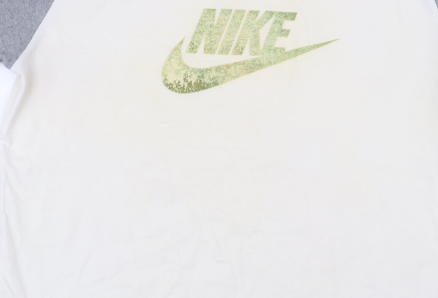 Nike Men's Grey and Cream Short Sleeve Crew Neck Graphic T-Shirt L