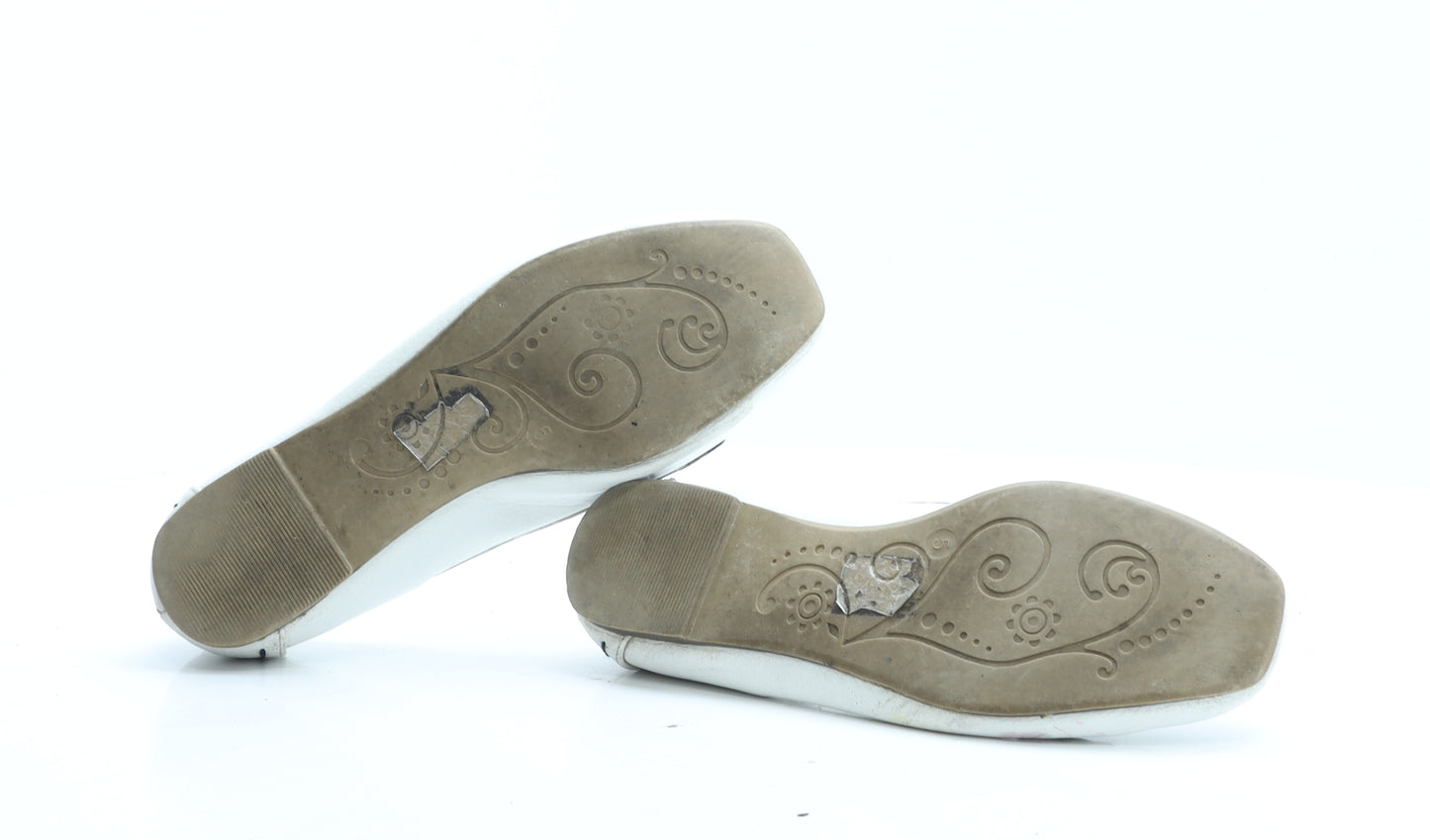 Preworn Womens White Faux Leather Loafer Flat UK 5