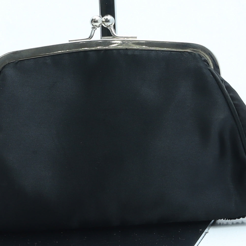 Preworn Womens Black Polyester Clutch Size Small