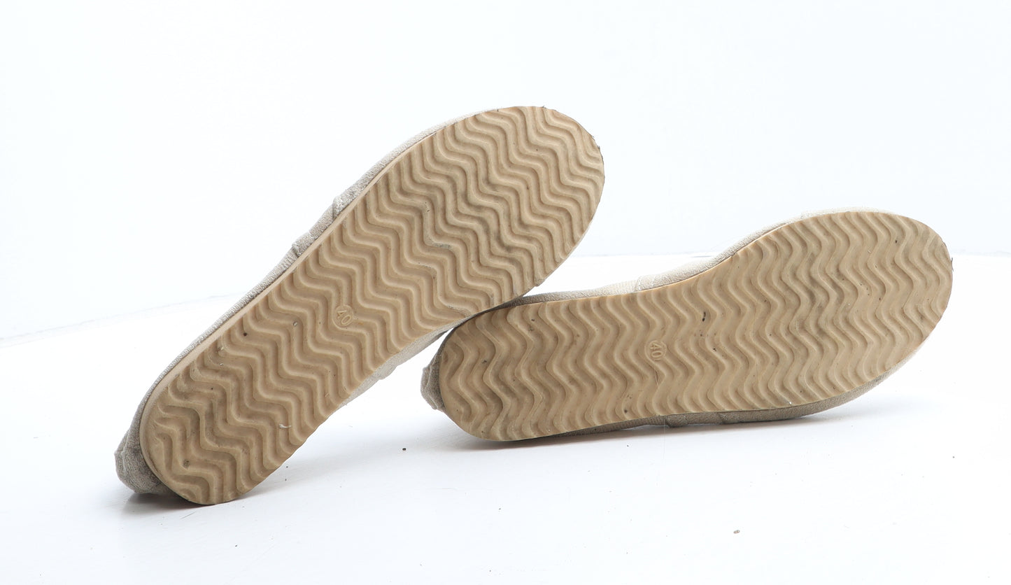 Preworn Womens Beige Synthetic Slip On Casual UK - UK Size Estimated 7