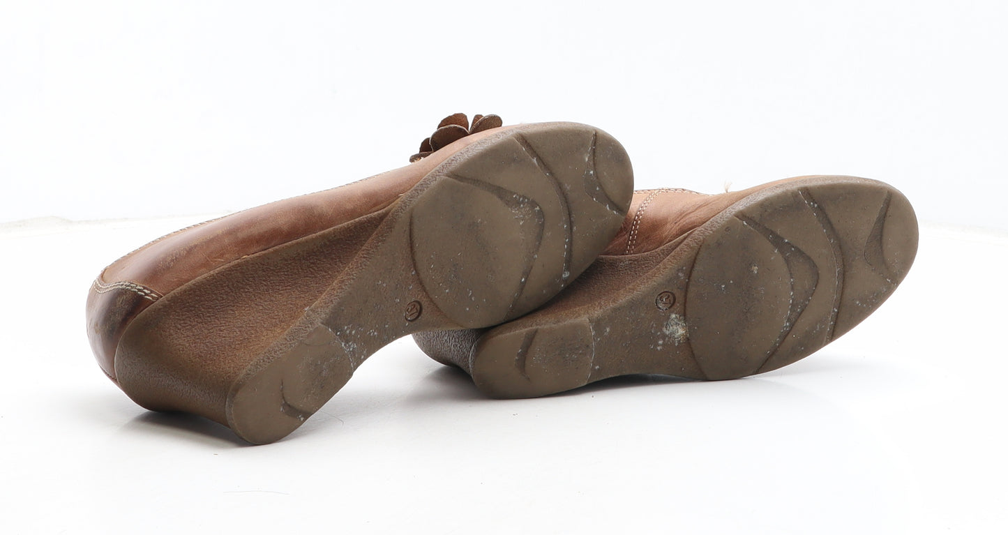 Preworn Womens Brown Synthetic Court Heel UK - Flower Detail