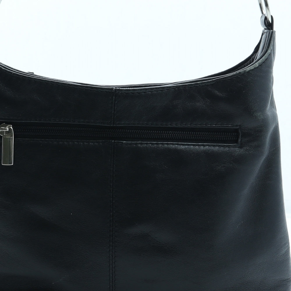 Preworn Womens Black Leather Crossbody Size Medium