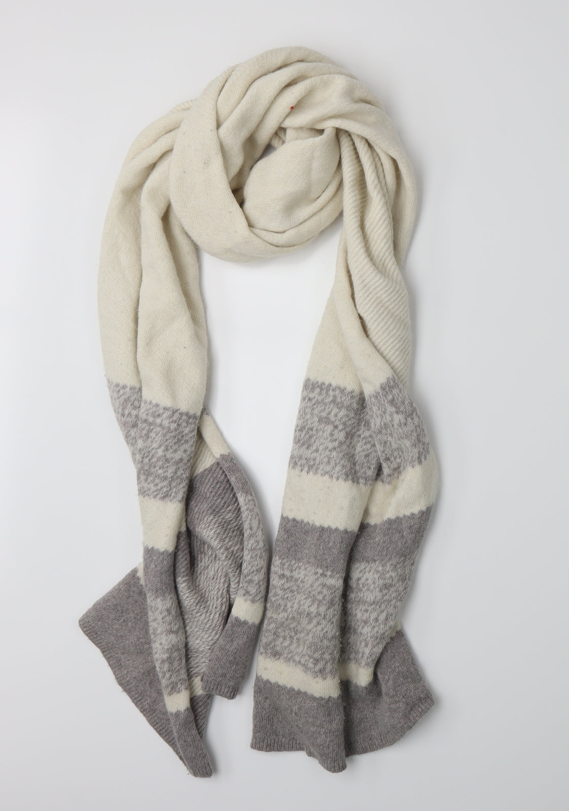 Preworn Womens Beige Knit Scarf