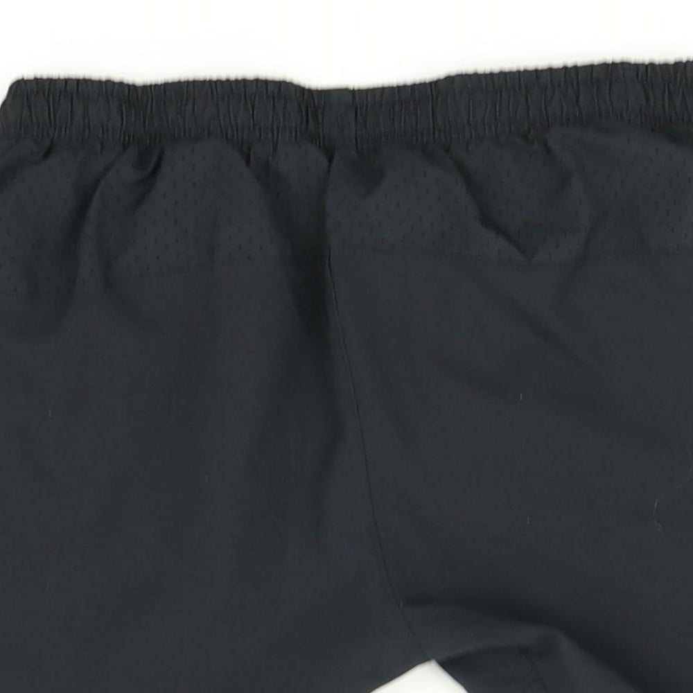 Umbro Boys Black Sweat Shorts Size 11 Years - Football shorts