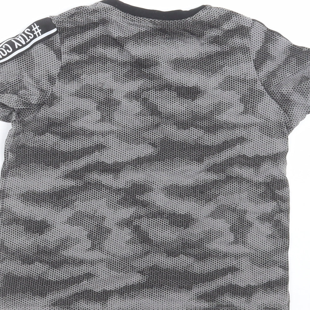 Matalan Boys Grey Camouflage Basic T-Shirt Size 5 Years