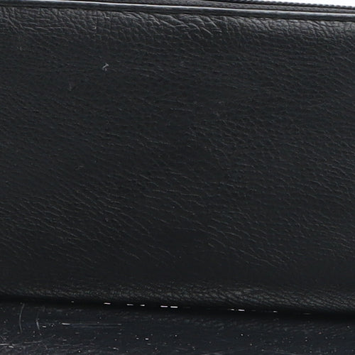 Preworn Womens Green Polyurethane Bow Tie Wallet Size M