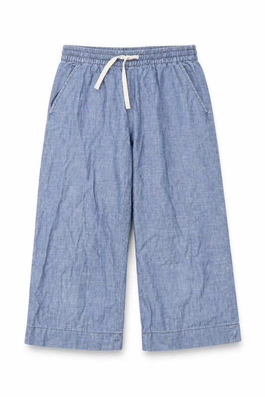 Front view of Gap girls’ blue cropped trousers, size L