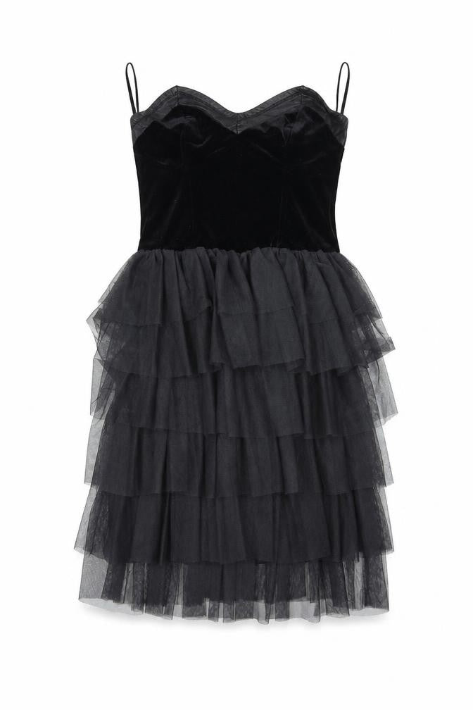 Front view of H&M women’s black a-line, size UK 6
