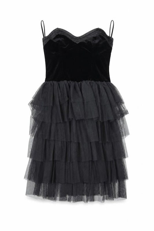 Front view of H&M women’s black a-line, size UK 6