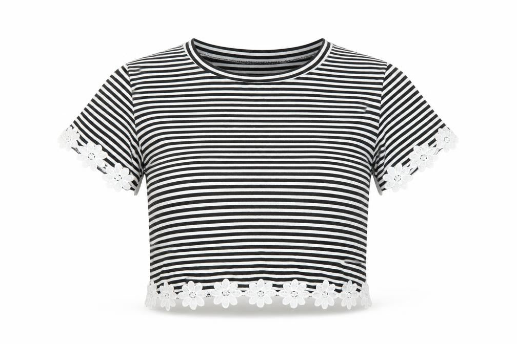 Hearts & Bows Womens Black Striped  Basic T-Shirt Size 8  - CROPPED