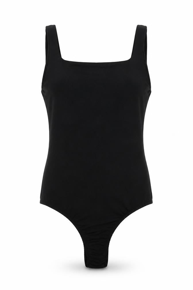 Front view of PRETTYLITTLETHING women’s black basic tank, size UK 6
