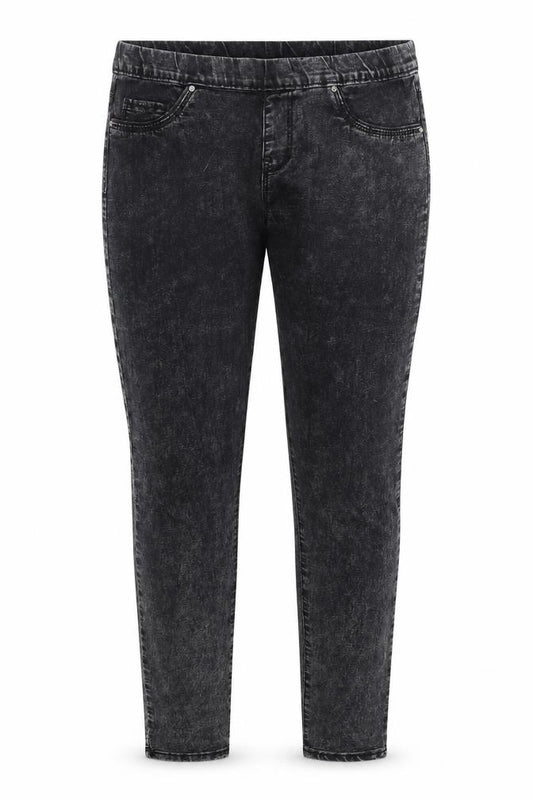 Front view of Denim Co. women’s black denim jegging jeans, size UK 12, 29-inch leg