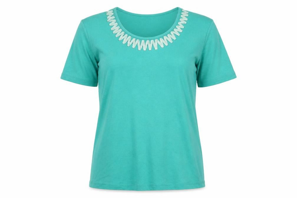 Front view of Viz A Viz women’s green basic t-shirt, size UK 16