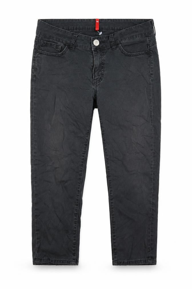 Front view of Divided women’s black cropped jeans, size UK 28, in, 21-inch leg