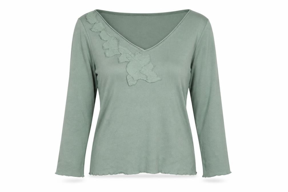 Front view of Viz a Viz women’s green knit jumper, size M