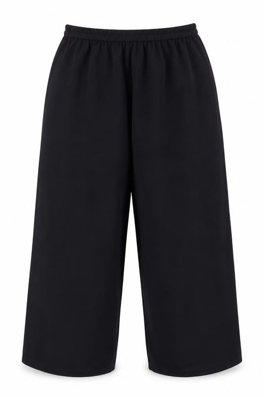 Front view of Whispers women’s black capri trousers, size UK 14, 23-inch leg