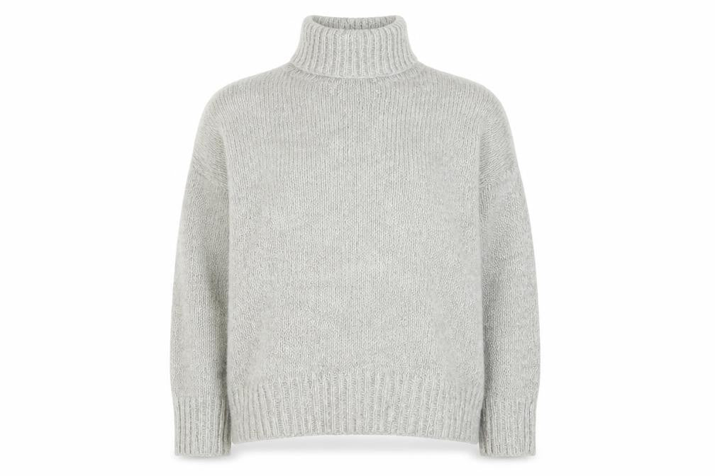Front view of New Look women’s grey jumper, size M