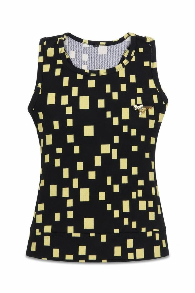 Front view of Preworn girls’ black basic t-shirt, size M