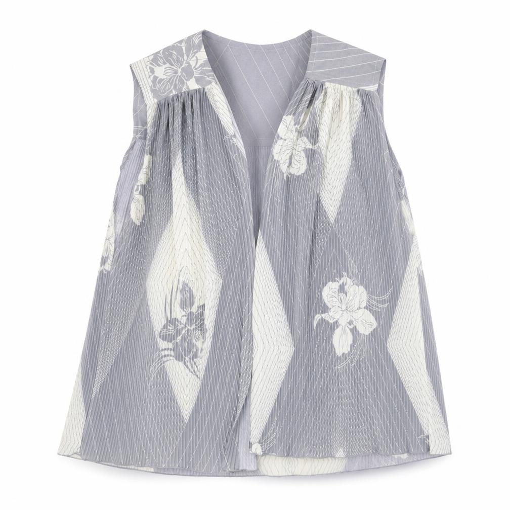 Front view of Rembrandt women’s grey cardigan jumper, size UK 14
