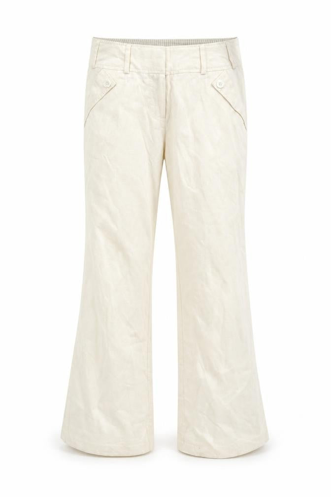 Front view of New Look women’s white sweatpants, size UK 8, 25-inch leg