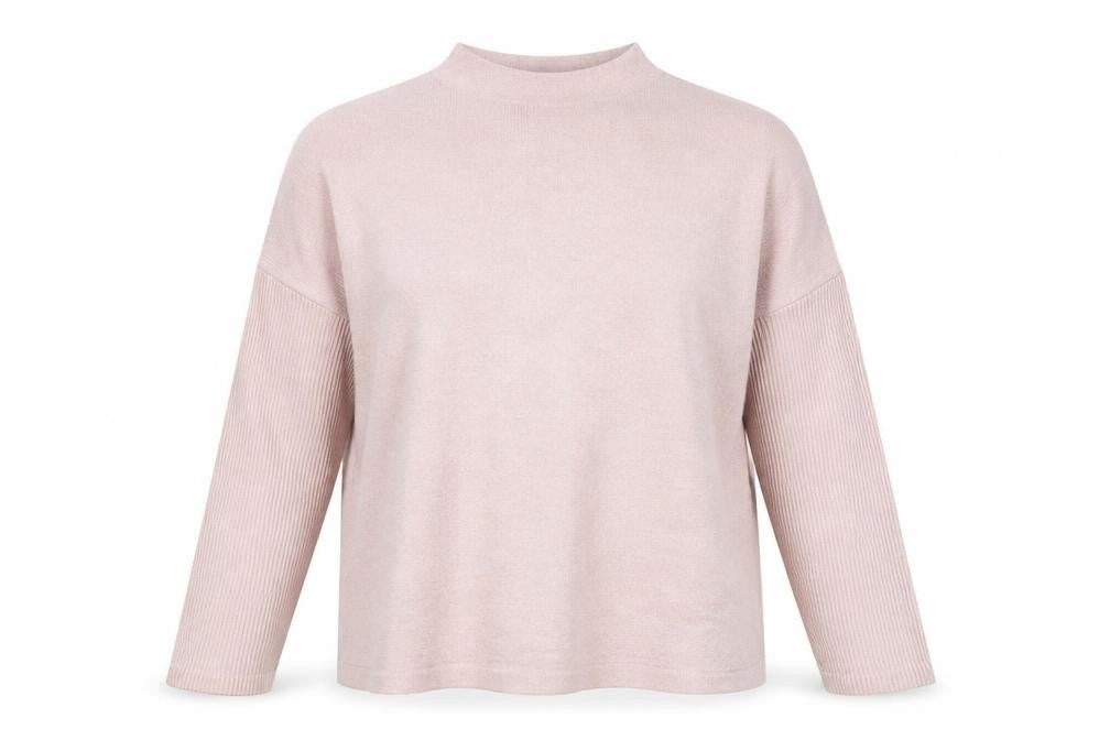 Front view of H&M women’s pink jumper, size M