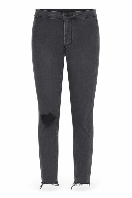 Front view of PRETTYLITTLETHING women’s black denim tapered jeans, size UK 6, 28-inch leg