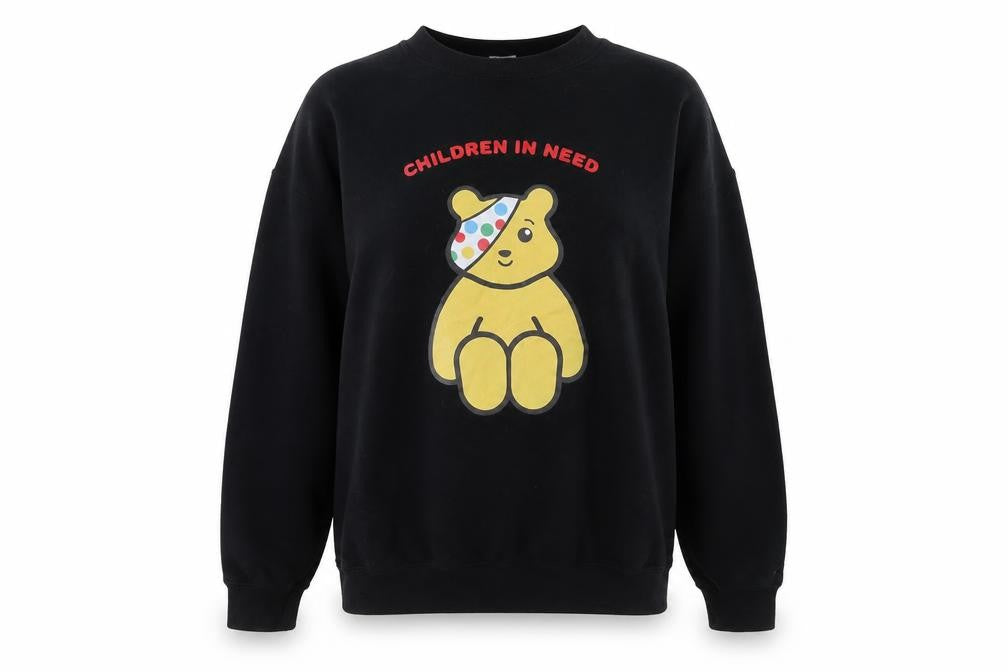 Front view of Guildan women’s black jumper, size XL