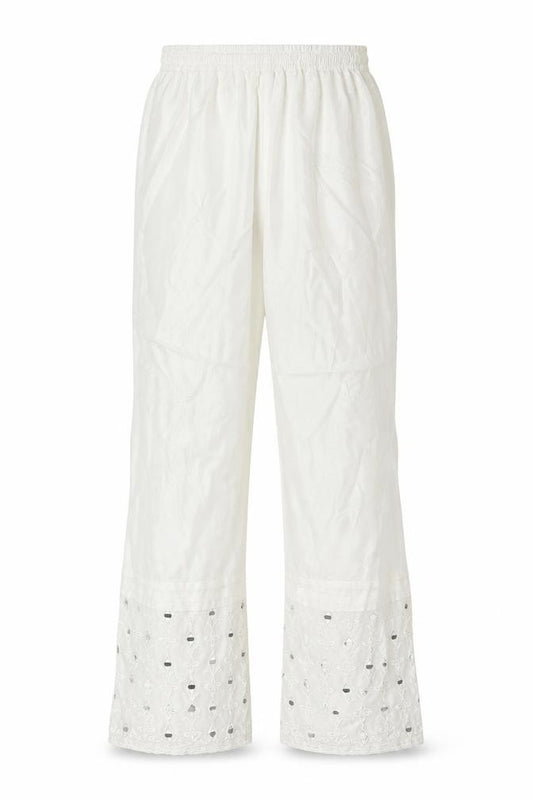 Front view of Prewron women’s white trousers, size UK 26, in, 25-inch leg