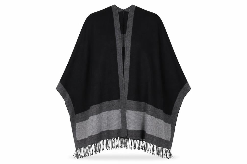 Front view of Very women’s grey knit jacket poncho one size