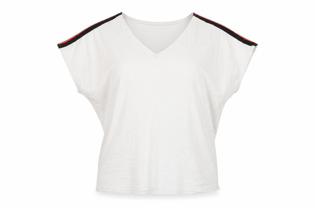 Front view of F&F women’s white basic t-shirt, size M