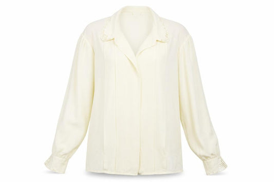Front view of Preworn women’s ivory basic button-up, size UK 14