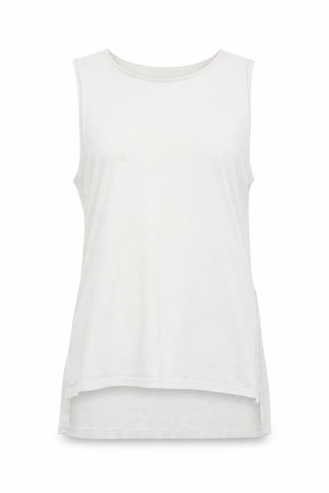 Front view of New Look women’s white basic t-shirt, size UK 10