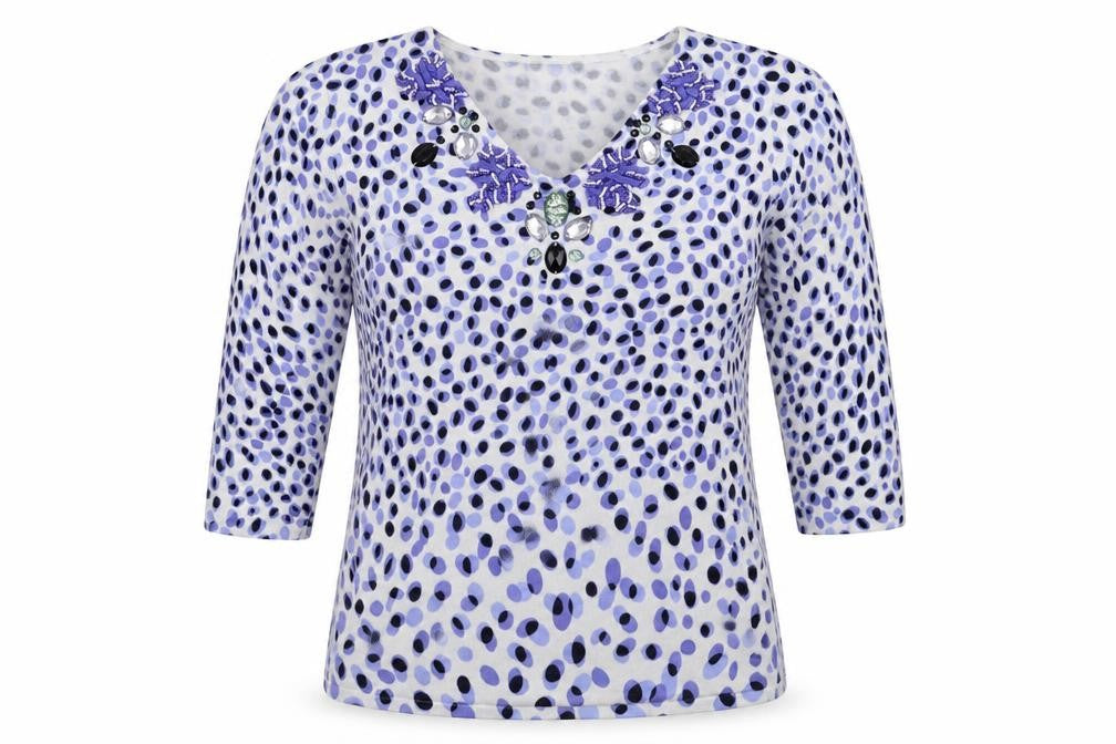 Front view of Preworn women’s white geometric knit jumper, size XL