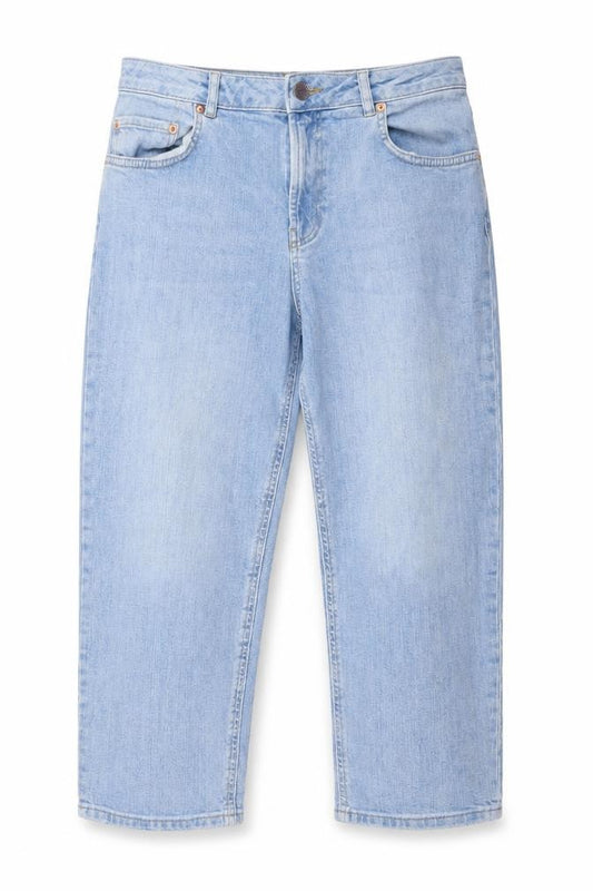 Front view of ASOS women’s blue denim cropped jeans, size UK 30, in, 23-inch leg