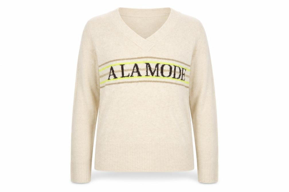 Front view of River Island women’s ivory jumper, size M