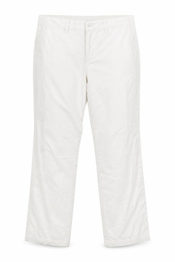 Front view of Gap women’s white trousers, 25-inch leg