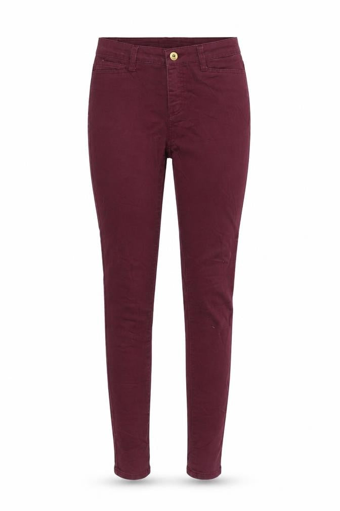 Front view of Vero Moda women’s red denim jegging jeans, size UK 27, 29-inch leg