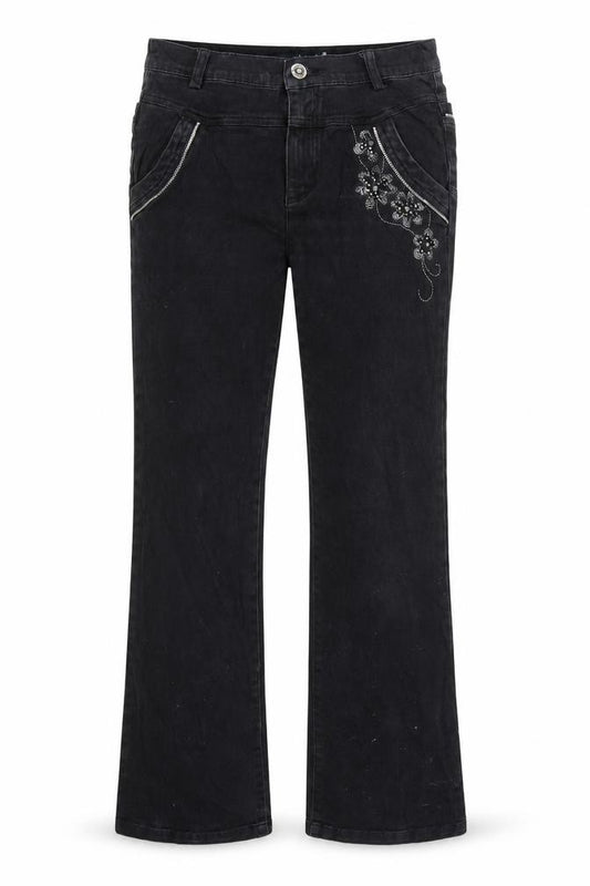 Front view of yuke women’s black skinny jeans, size UK 26, 28-inch leg
