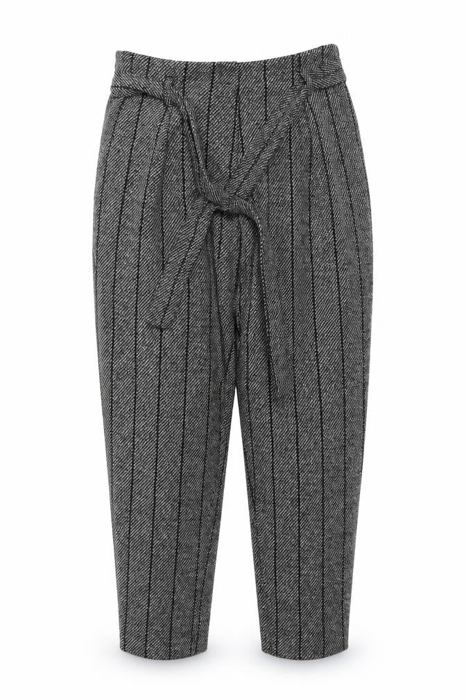 Front view of River Island women’s black capri trousers, size UK 8, 26-inch leg