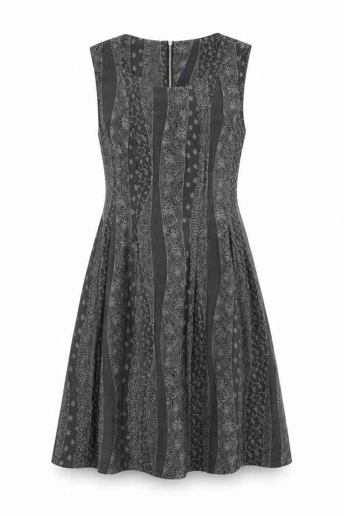 Front view of H&D Wireless women’s grey floral a-line, size S