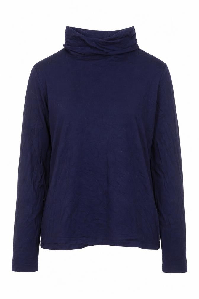 Front view of Preworn women’s blue basic t-shirt, size M