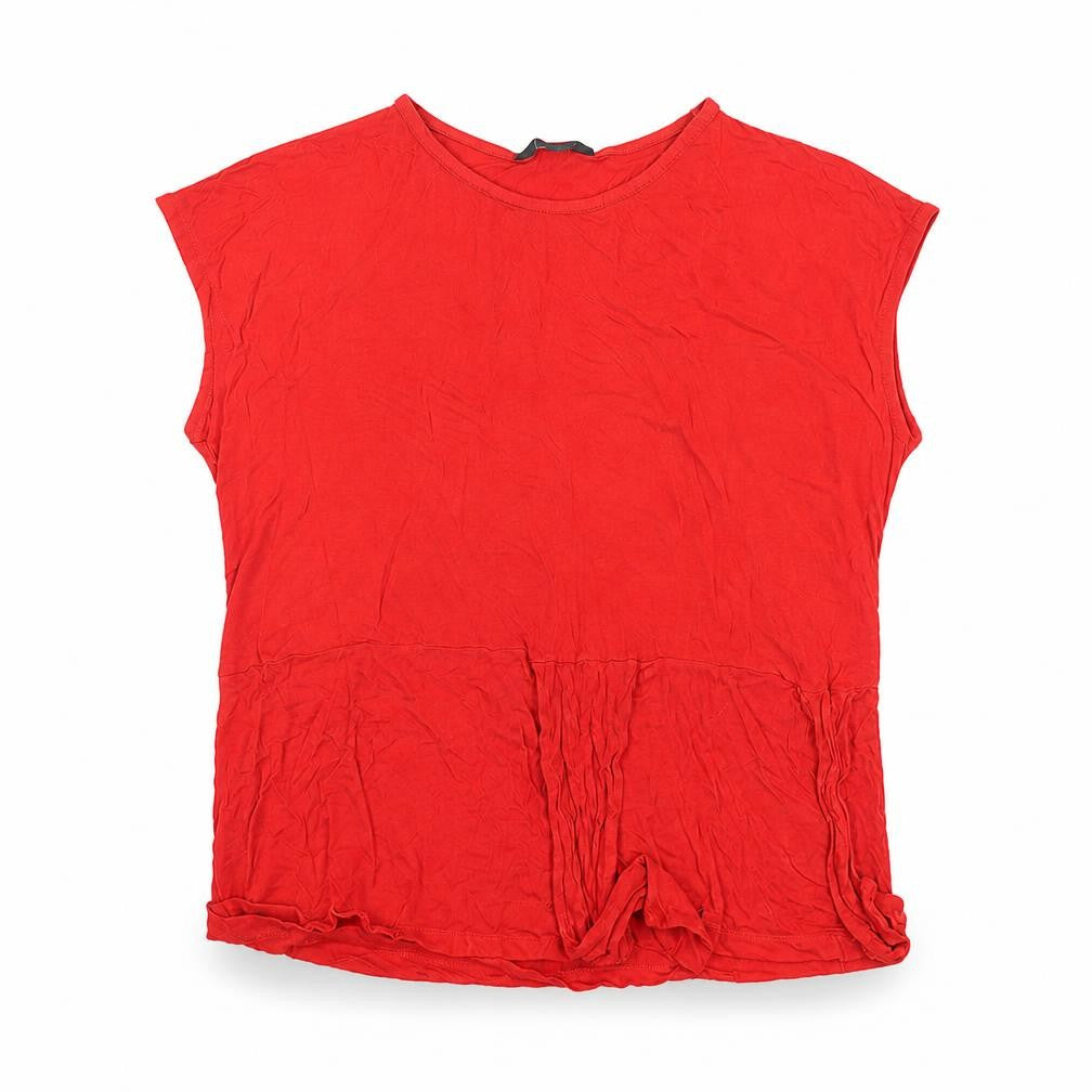 Front view of Dorothy Perkins women’s red basic t-shirt, size UK 18
