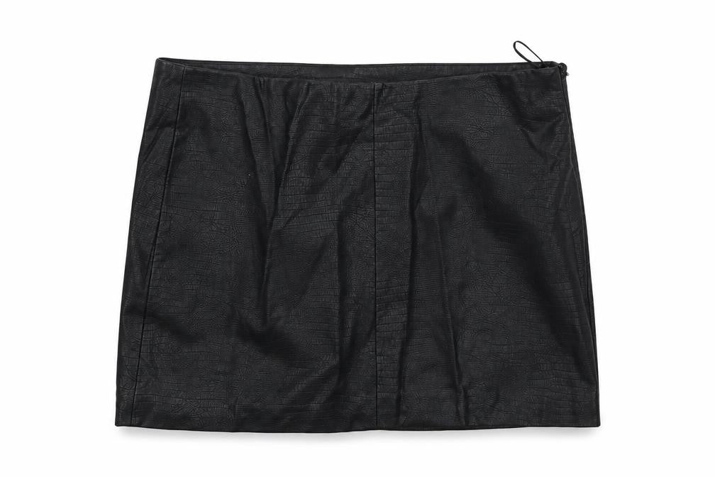 Front view of Zara women’s black a-line skirt, size M