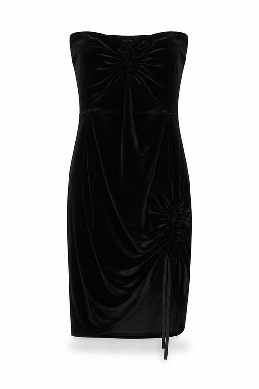 Front view of PRETTYLITTLETHING women’s black polyester bodycon, size UK 6, v-neck