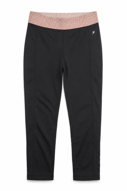 Front view of Primark women’s black polyester cropped leggings, size UK 6, 20-inch leg regular pullover
