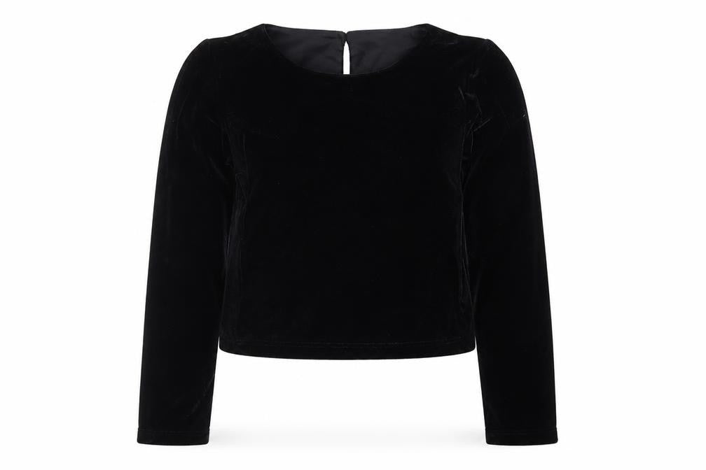 Front view of Dunnes girls’ black polyester basic t-shirt, size 5-6, years round neck pullover