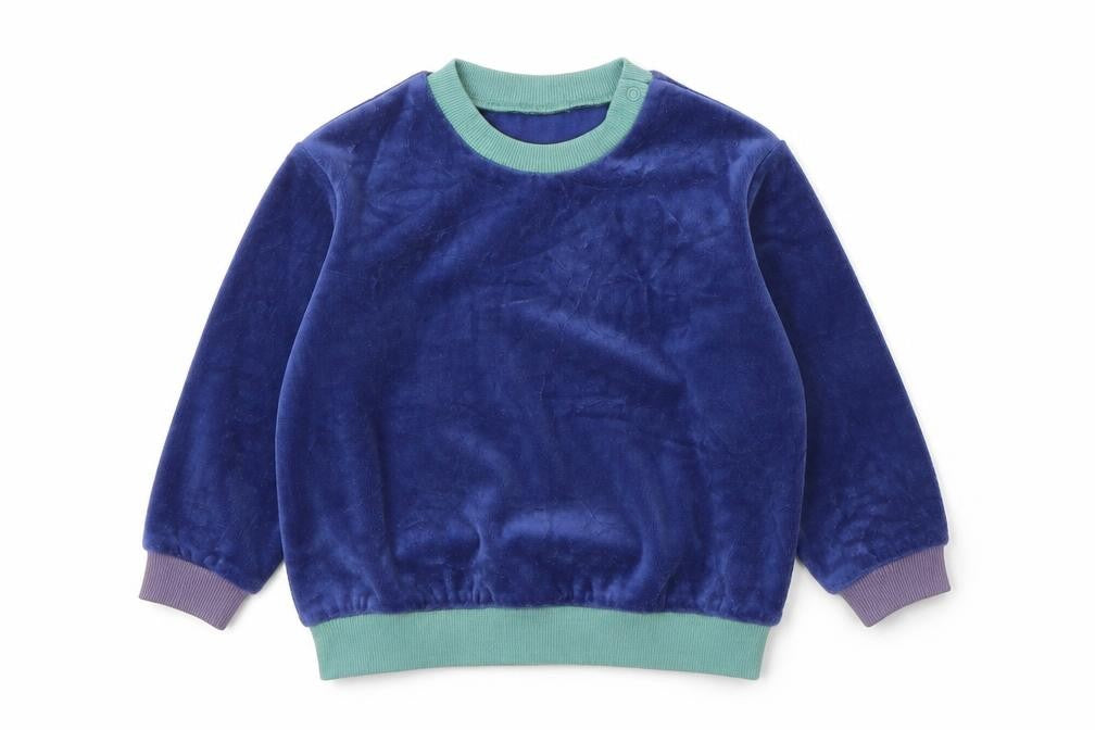 Front view of H&M boys’ blue polyester pullover sweatshirt, size 2, years snap